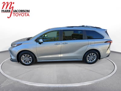 2022 Toyota Sienna XLE 7 Passenger