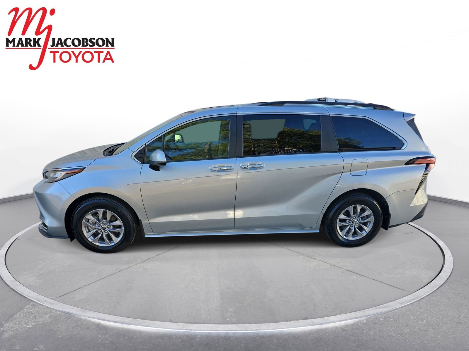 2022 Toyota Sienna XLE 7 Passenger