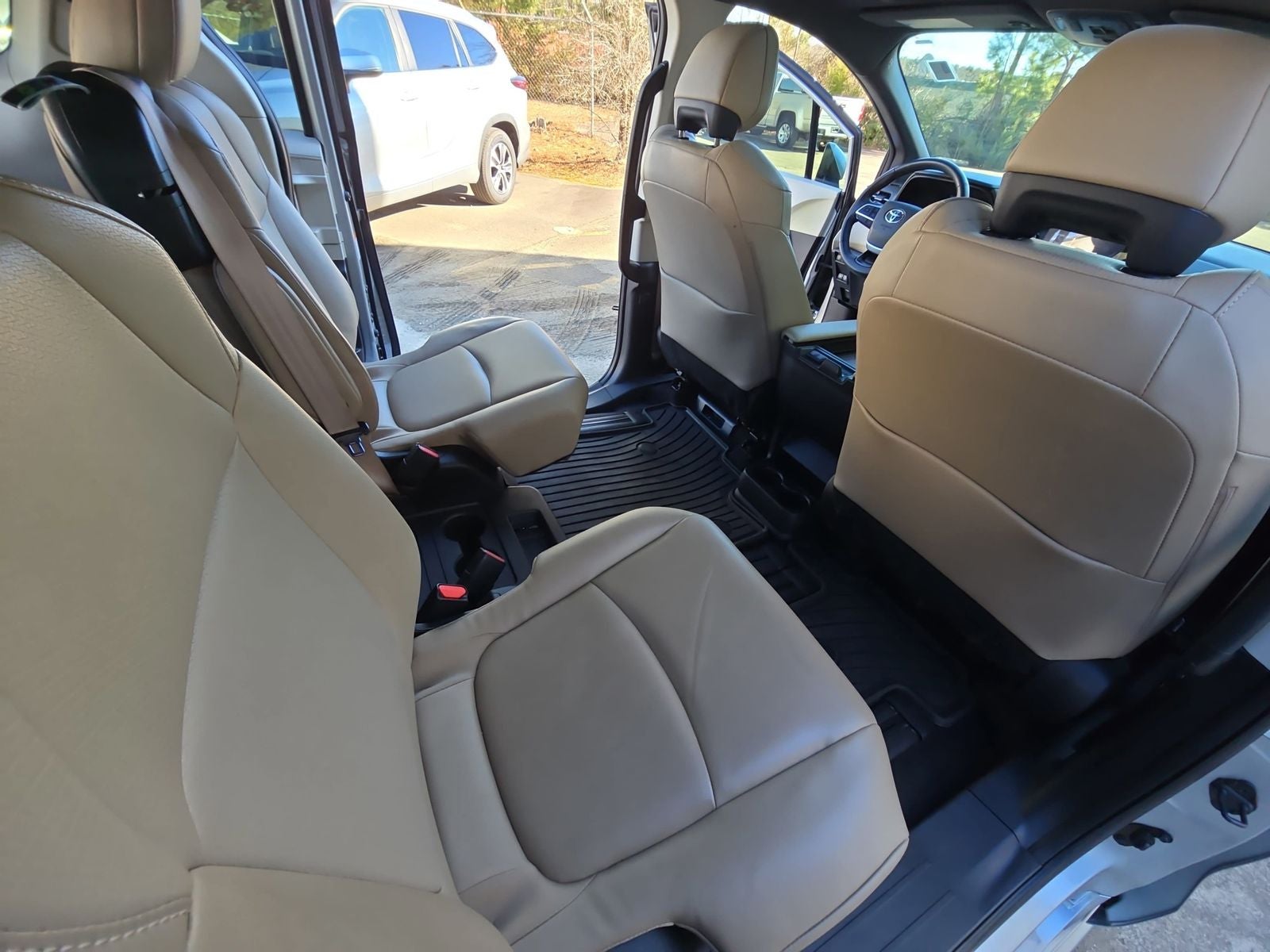 2022 Toyota Sienna XLE 7 Passenger