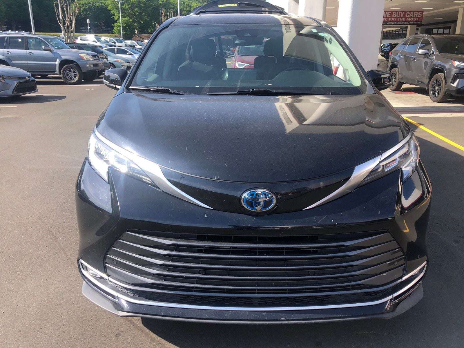 2021 Toyota Sienna Limited 7-Passenger Hybrid FWD's photo