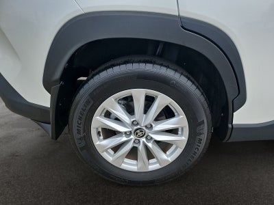 2024 Toyota Corolla Cross LE