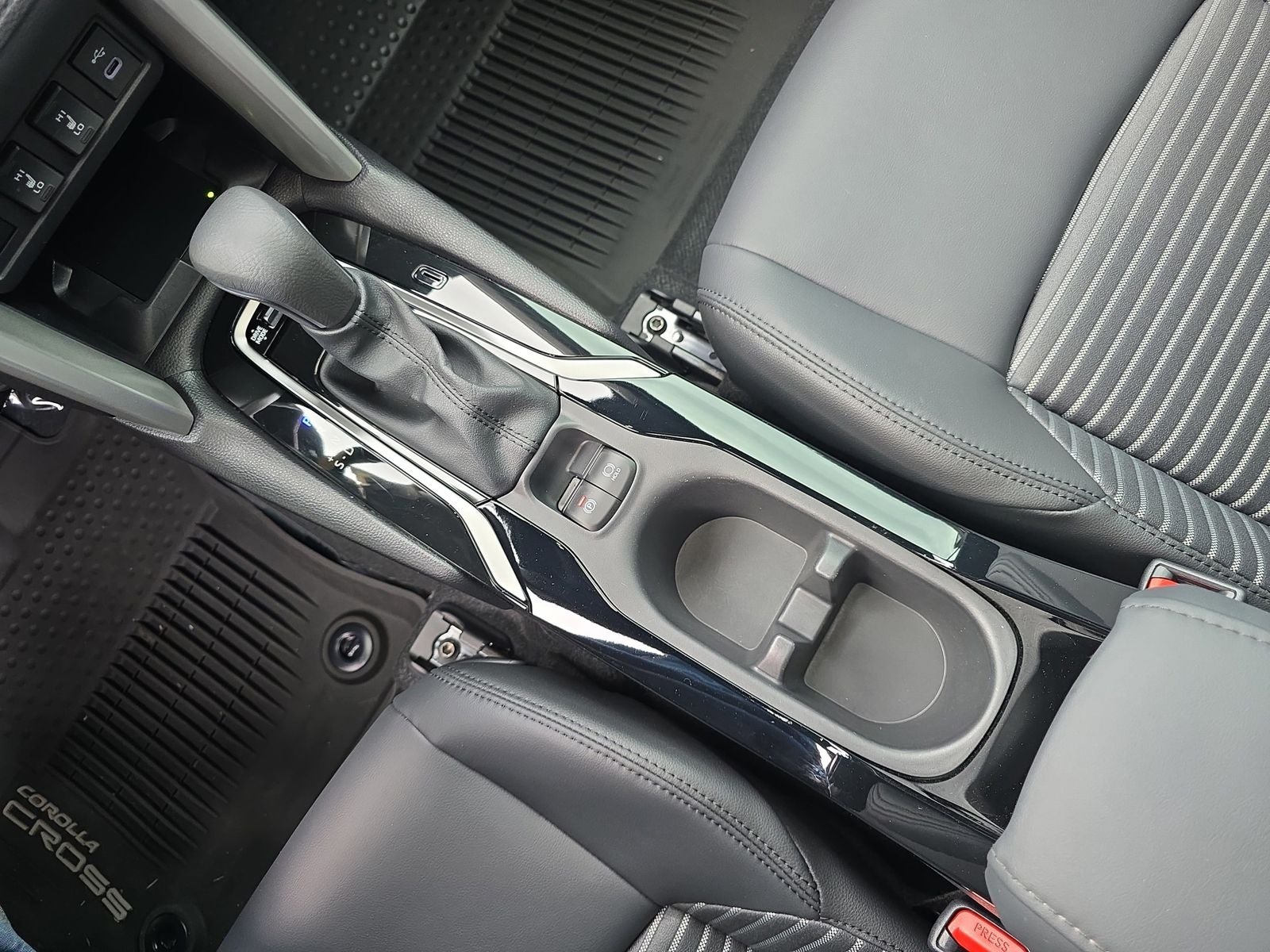 2025 Toyota Corolla Cross Hybrid XSE