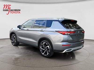 2023 Mitsubishi Outlander SE