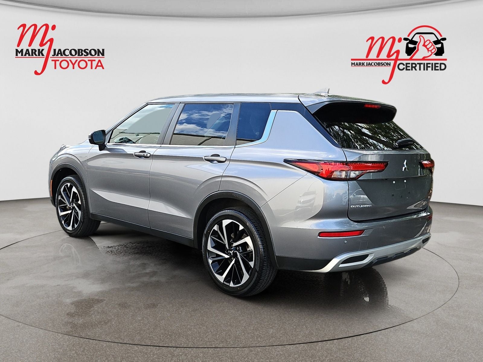2023 Mitsubishi Outlander SE