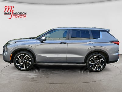 2023 Mitsubishi Outlander SE