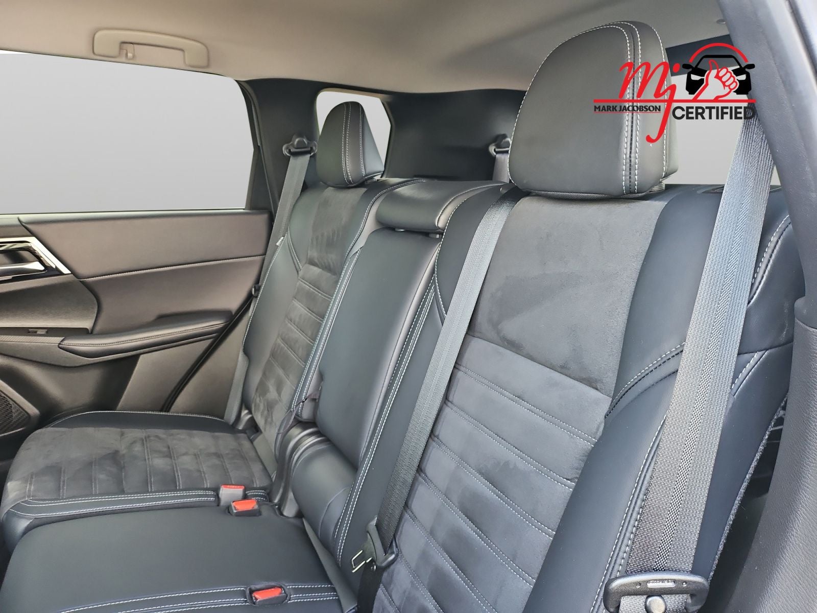 2023 Mitsubishi Outlander SE