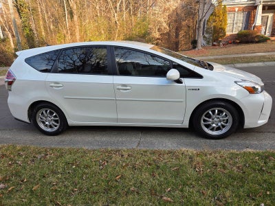 2016 Toyota Prius v Four