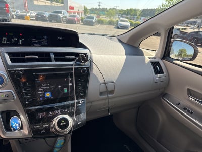 2016 Toyota Prius v Four