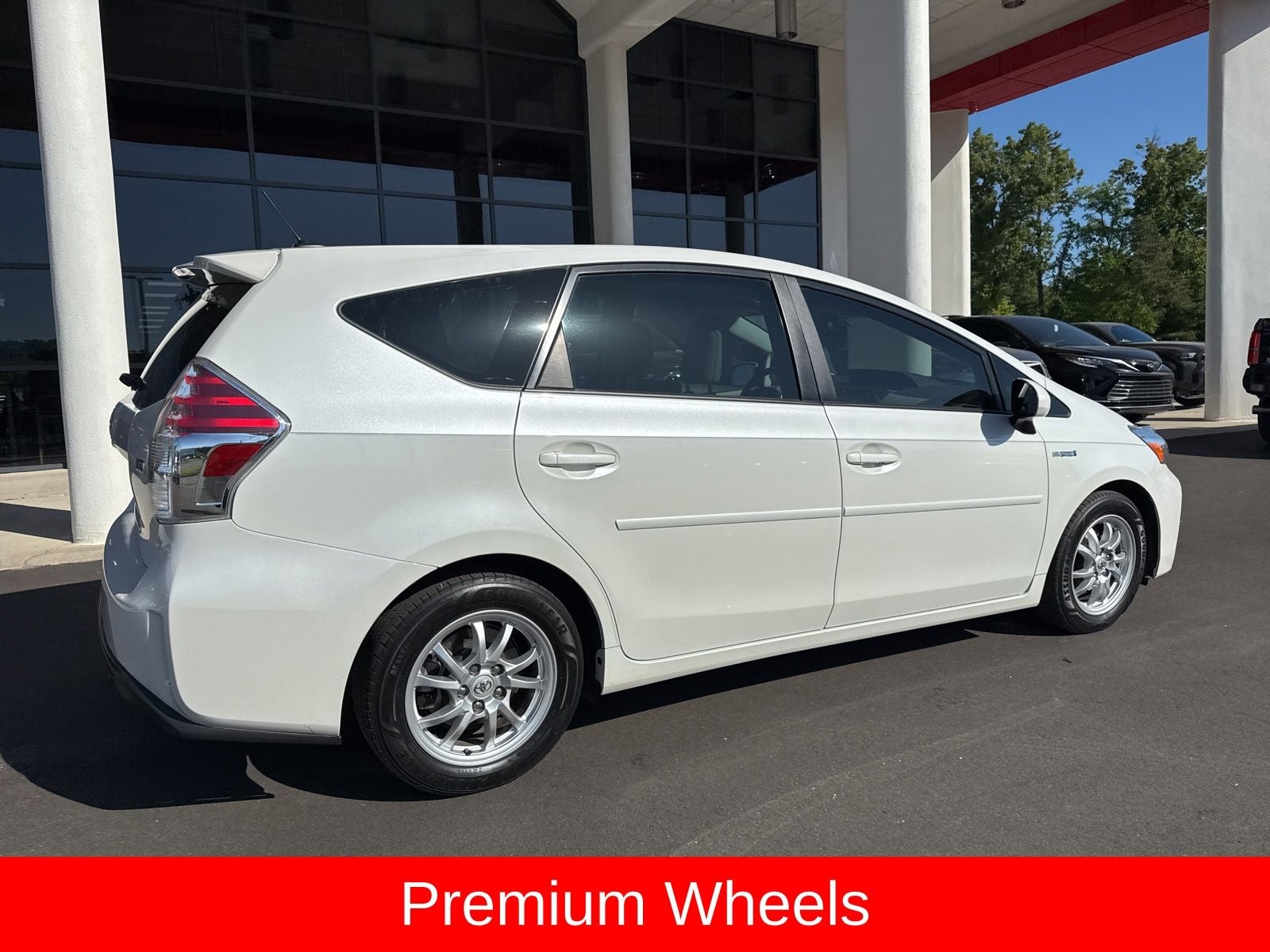 2016 Toyota Prius v Four
