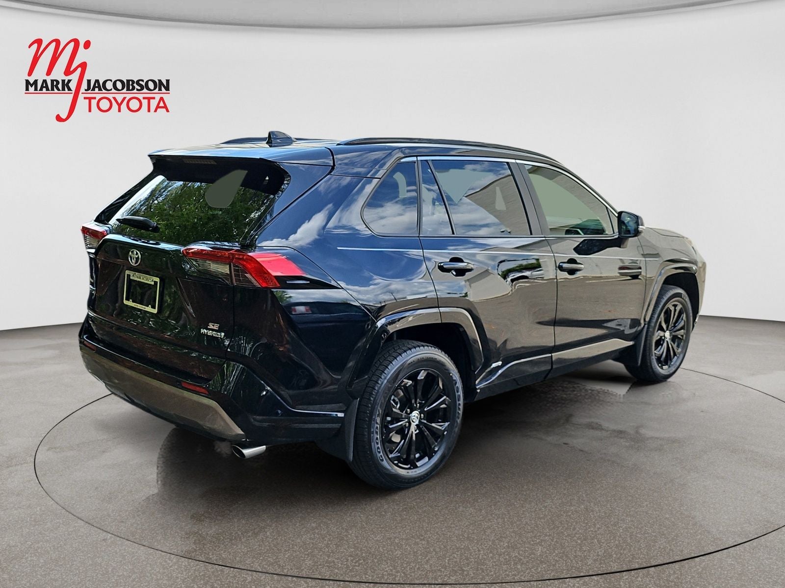 2022 Toyota RAV4 Hybrid SE