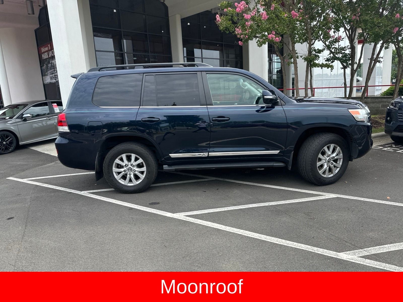 2019 Toyota Land Cruiser Base