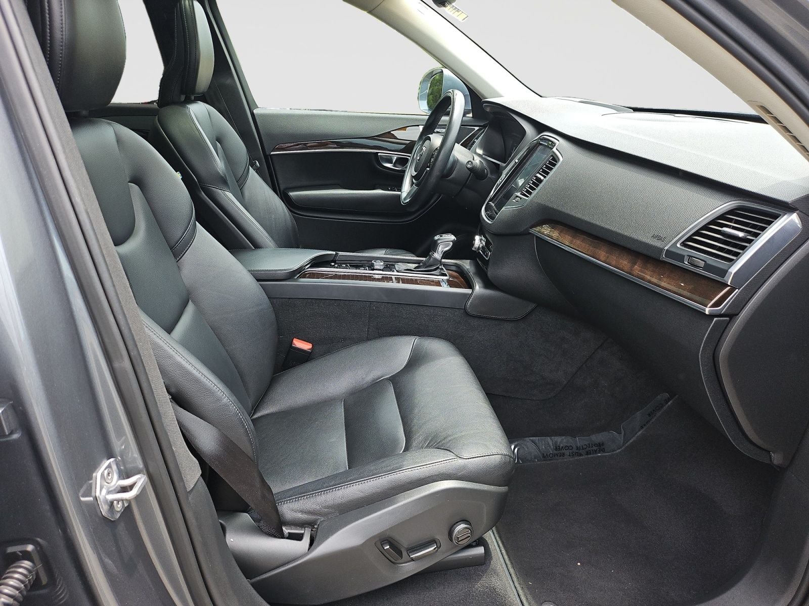 2019 Volvo XC90 T5 Momentum