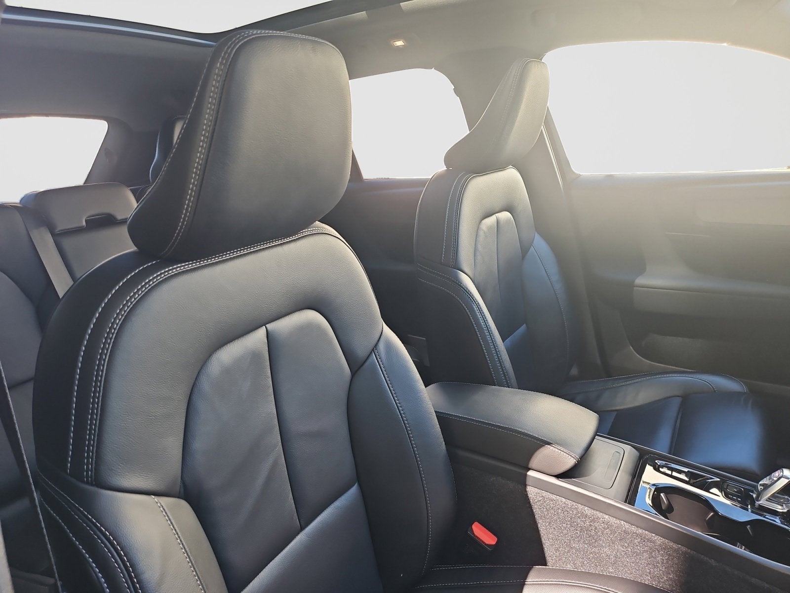 2023 Volvo XC40 B5 Plus Dark Theme