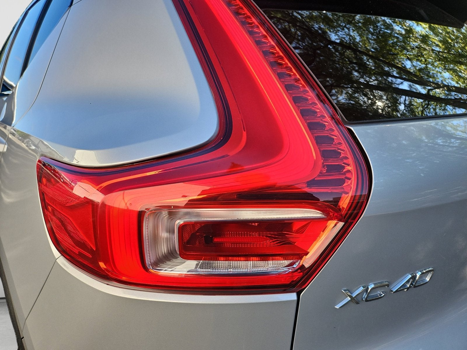 2023 Volvo XC40 B5 Plus Dark Theme