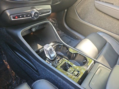 2023 Volvo XC40 B5 Plus Dark Theme