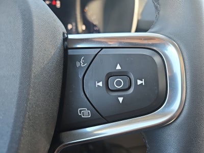 2023 Volvo XC40 B5 Plus Dark Theme