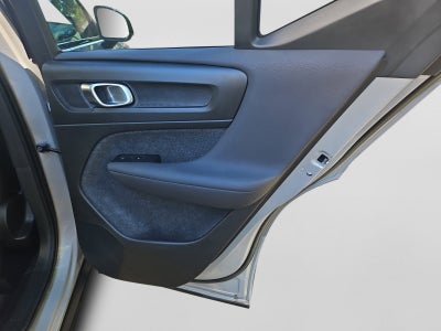 2023 Volvo XC40 B5 Plus Dark Theme
