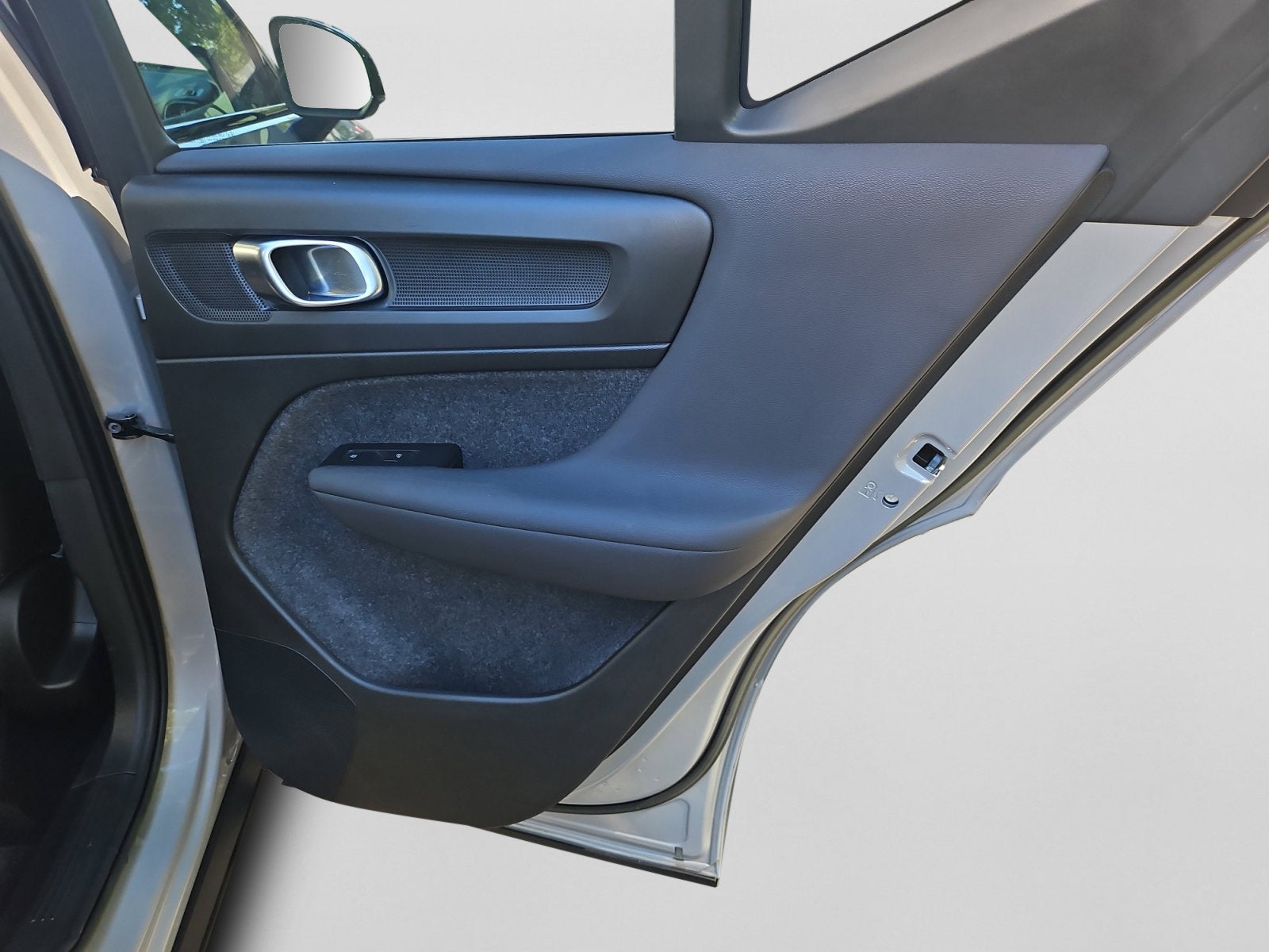 2023 Volvo XC40 B5 Plus Dark Theme