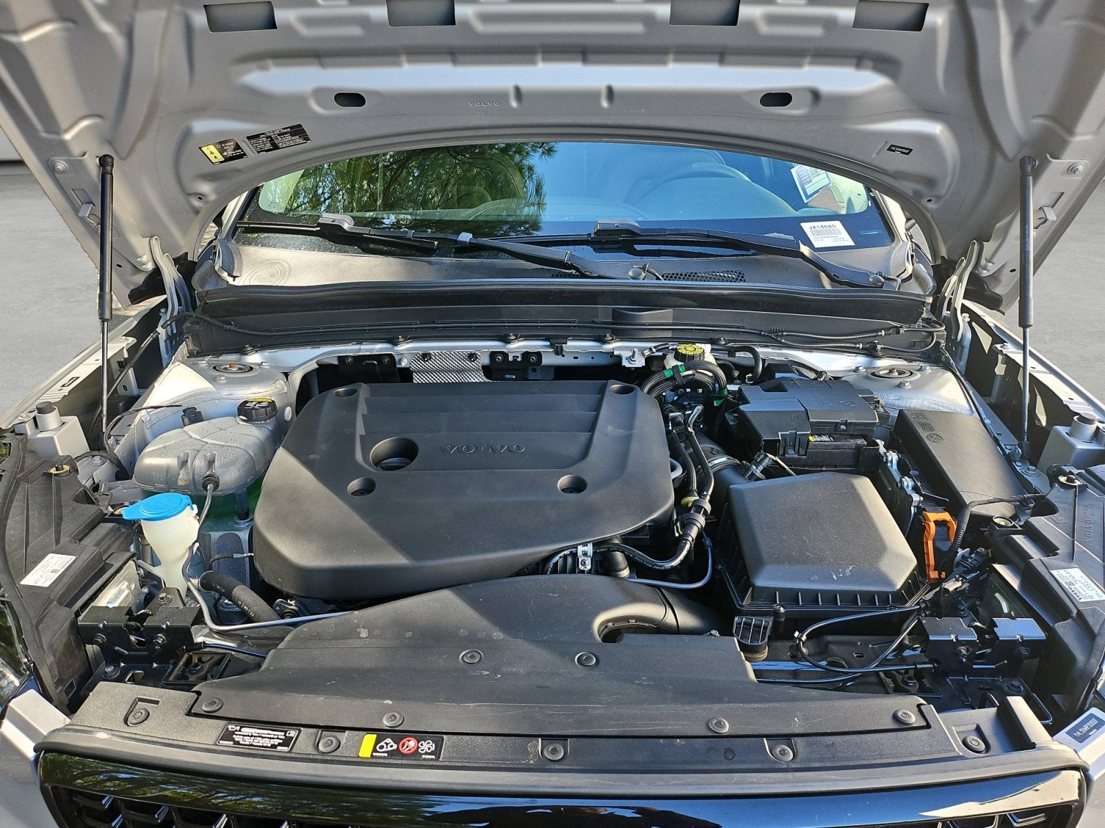 2023 Volvo XC40 B5 Plus Dark Theme