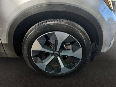 2023 Volvo XC40 B5 Plus Dark Theme