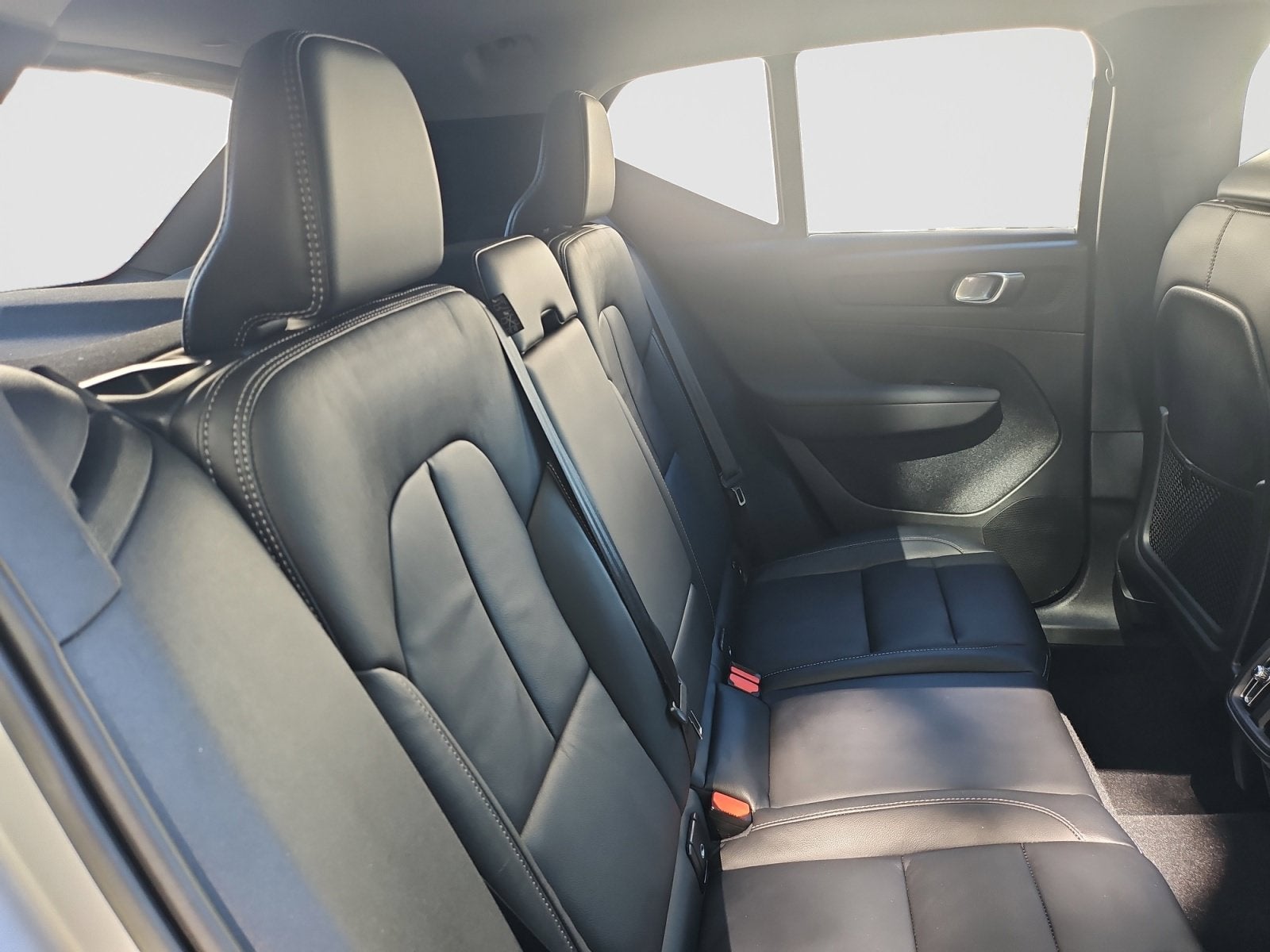 2023 Volvo XC40 B5 Plus Dark Theme